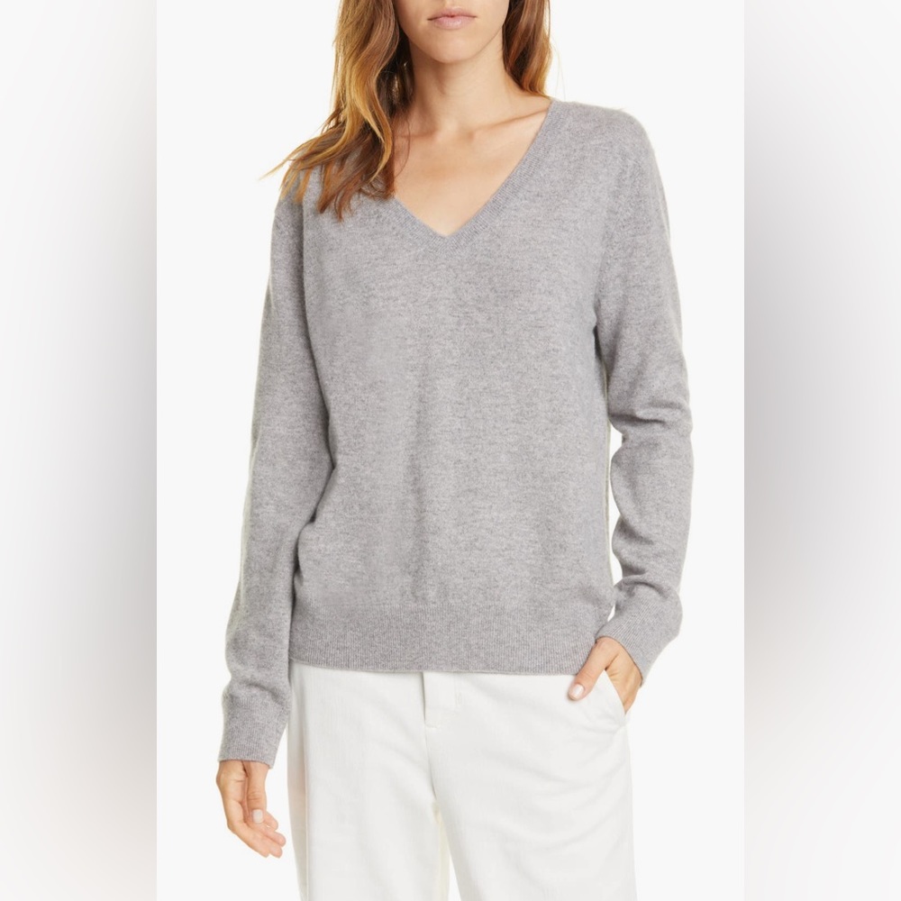 Vince Weekend V-Neck Sweater in Heather Steel. Size Medium.